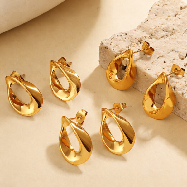 Wholesale Stainless steel 18K gold-plated hollow irregular U-shaped earrings