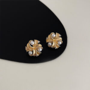 Geometric zircon pearl stud earrings