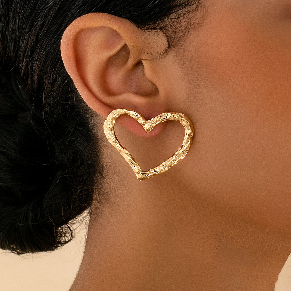 Wholesale Gold metal electroplated heart-shaped earrings