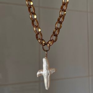 Chain cross