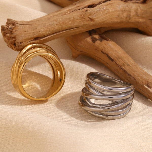 O1CN01n7YZIn2AUrRhLVW6l_2213308878207-0-cib Wholesale Stainless steel 18K gold plated irregular braided and intertwined closed ring