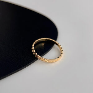 One size fits all rhombus plain ring