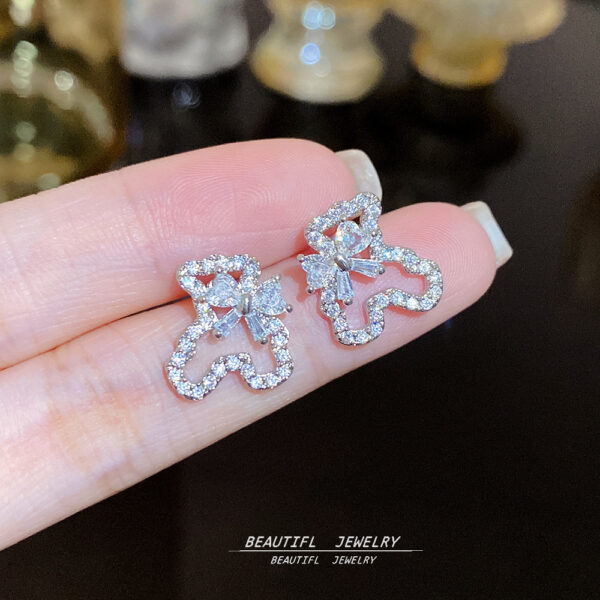 O1CN01nMRntL1h56UY7yF9c_2208251784225-0-cib Wholesale Flower Earrings Luxury Earrings Ear Studs