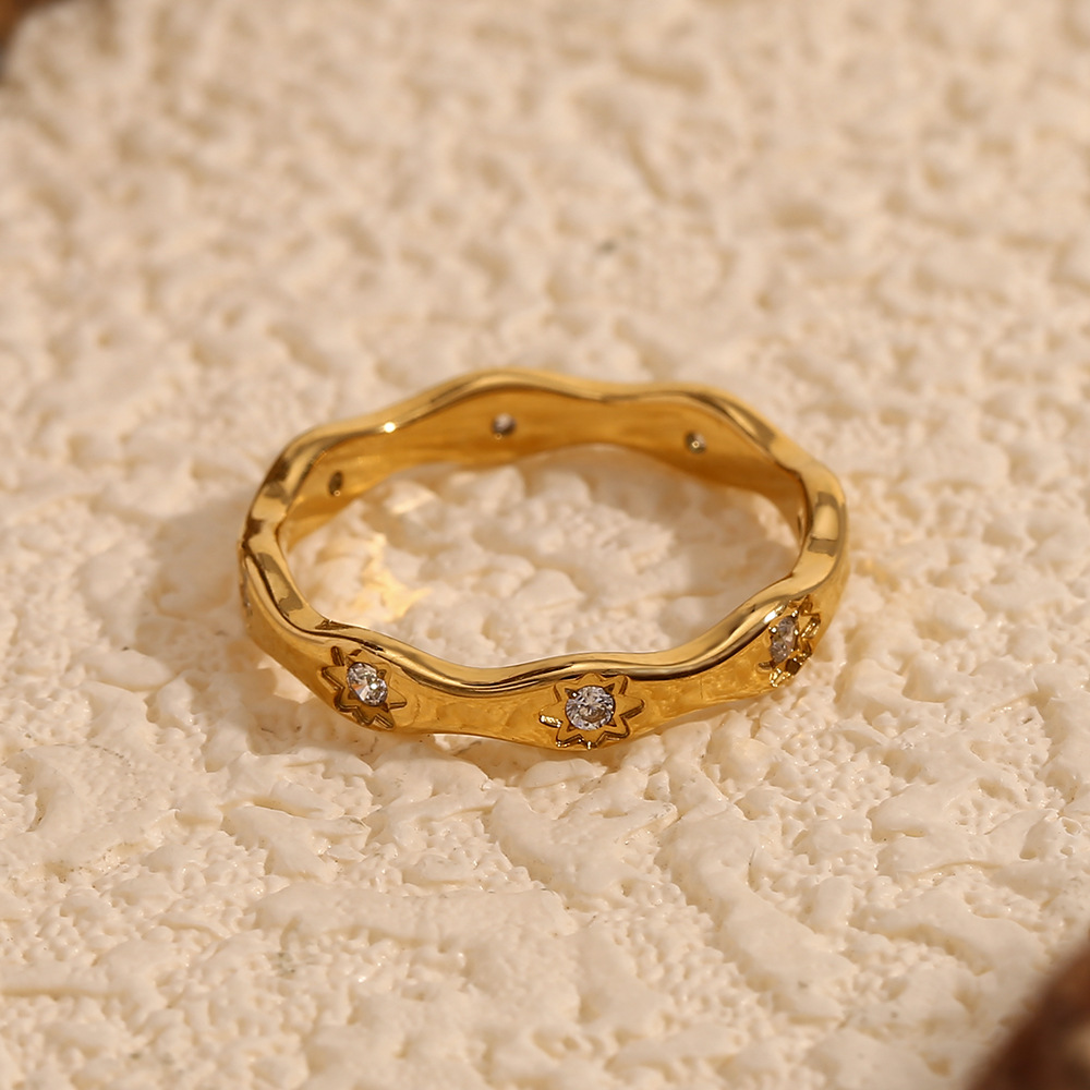 Wholesale Golden wavy eight-inted star ring