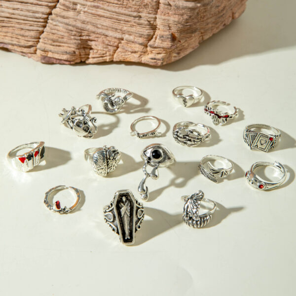 O1CN01nqf0UX22VlT13yjsg_1717797126-0-cib Wholesale Skull-themed dark gothic playing card extravagant ring