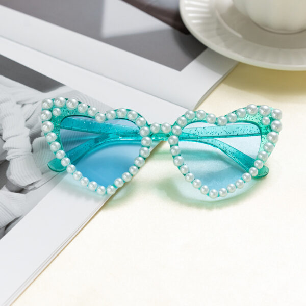 Wholesale Candy colored peach heart sweet pearl sunglasses