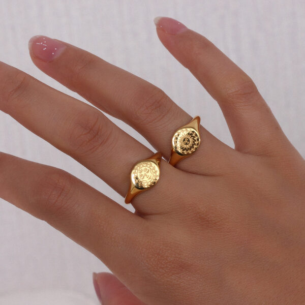 O1CN01o7iOBs2AUrFrTRwCW_2213308878207-0-cib Wholesale Star and moon pattern ring