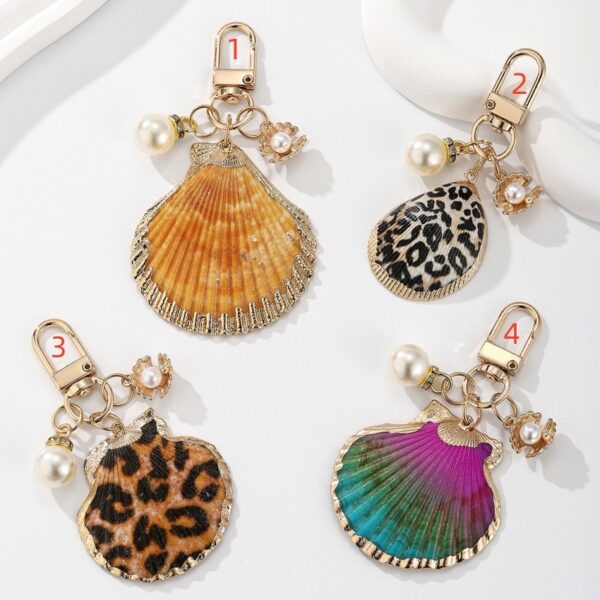 Wholesale Marine life pearl leopard shell keychain