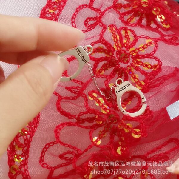 Wholesale mini simulation prisoner handcuffs toy doll accessories