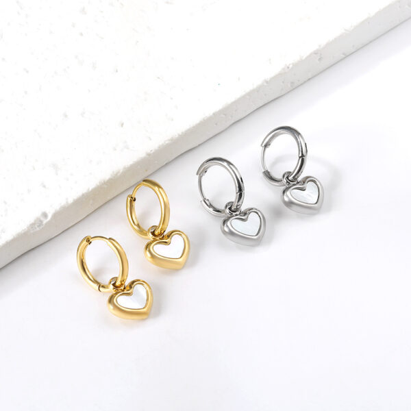 Wholesale Stainless steel round circle heart-shaped white shell earrings for women