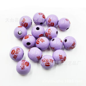 Lilac background kiss me / 16mm (hole 4mm)