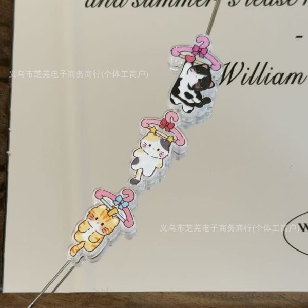 Wholesale 10pcs cartoon clothes hanger with cat relief acrylic beads