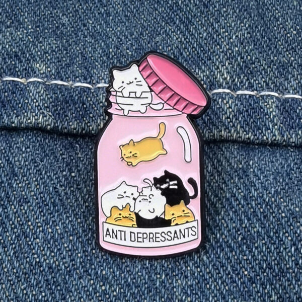 O1CN01pJ2lKG1sPDduFx5zg_4079255758-0-cib Wholesale Cartoon bottle cute and joyful cat metal brooch