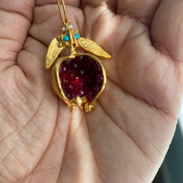 Wholesale Open the pomegranate and pomegranate seed golden earrings