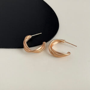 Matte twisted C- shaped