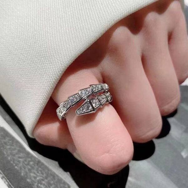 Wholesale Electroplated full diamond V shaped snake bone ring open ring