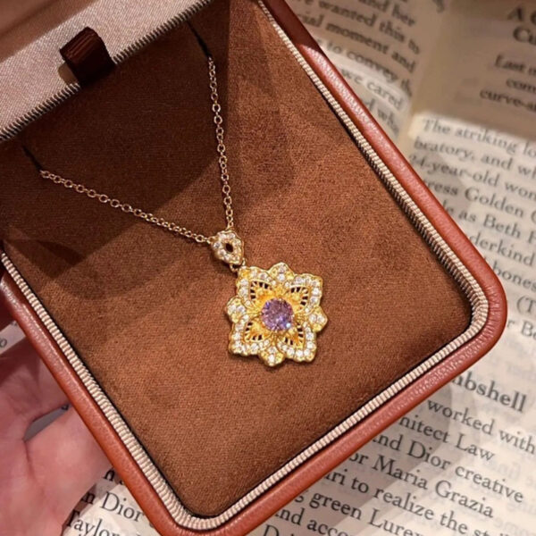 Wholesale Four leaf clover purple diamond exquisite retro collarbone chain