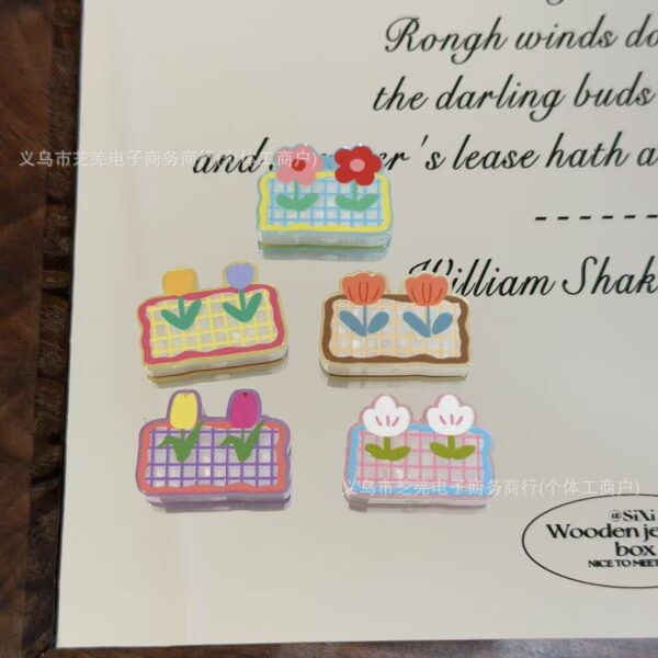 Wholesale 10pcs embossed colorful cute flower acrylic beads