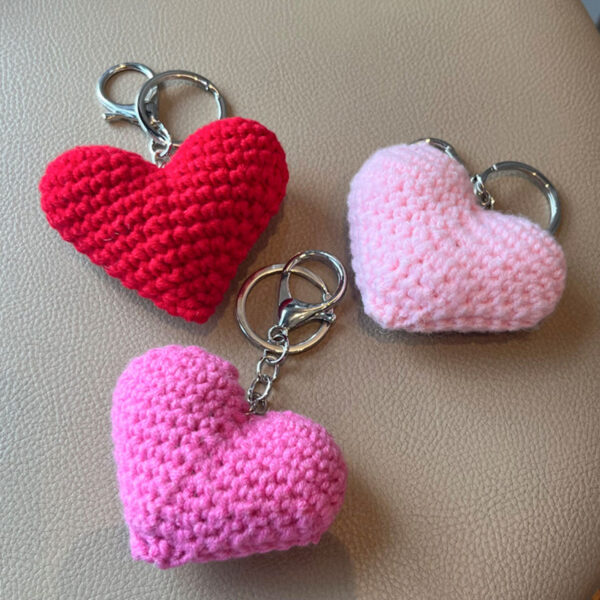 Wholesale Handmade crochet colored yarn heart-shaped keychain