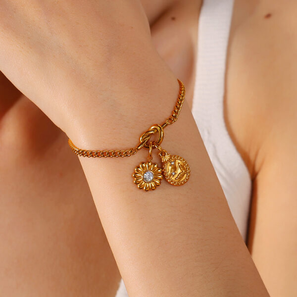 Wholesale Sun, Moon, Stars, Sun, Heart Bracelet Necklace Pendant Stainless Steel