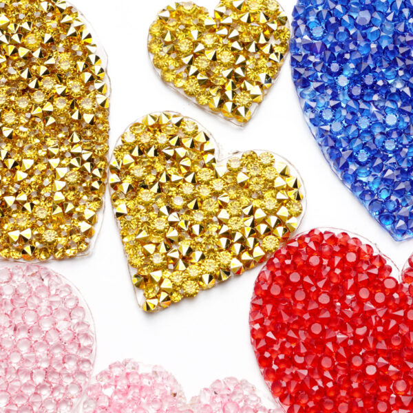 Wholesale 6 color hot melt adhesive heart-shaped rhinestone embroidery DIY Patches