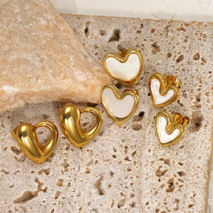 Wholesale Stainless Steel 18K Gold Plated Heart Inlaid Shell Stud Earrings