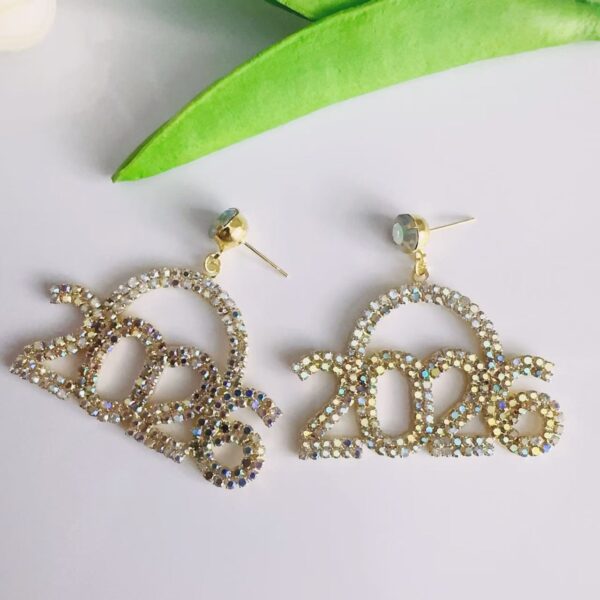 O1CN01qkz5LE1bORU8xokS7_2217245643455-0-cib Wholesale Diamond Number Arched Geometric Earrings