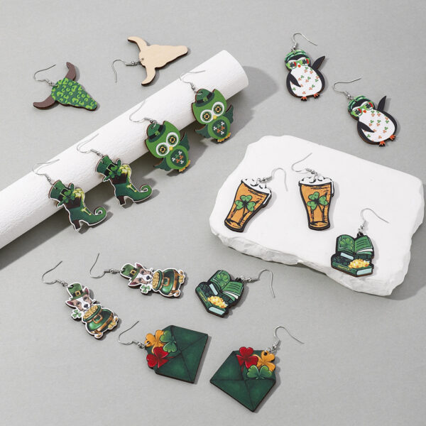 O1CN01qnrEEL2KAqGqYQegY_2209316649517-0-cib Wholesale St. Patrick's Day animal lucky grass rainbow wooden earrings