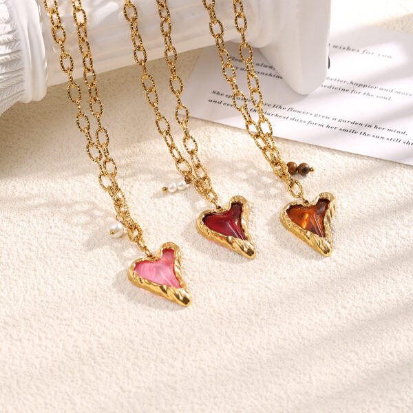 Wholesale Acrylic heart pendant necklace