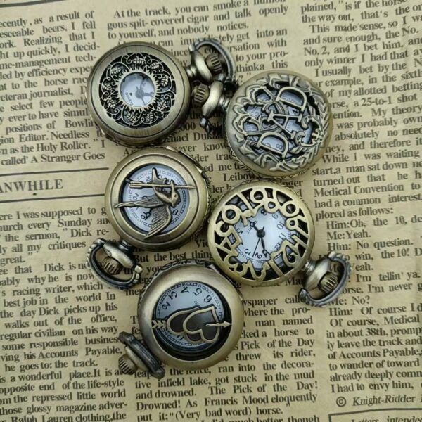 Wholesale Vintage small quartz heart-shaped hollow gear pocket watch