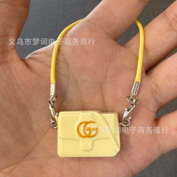 O1CN01r7mpuc29F0HKi4faX_2216239028037-0-cib Wholesale Miniature doll keychain bag charm resin accessory OLY Exclusive