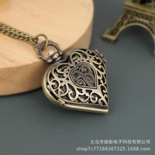 Wholesale Vintage Valentine's Day heart-shaped hollow quartz pocket watch