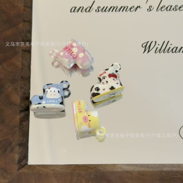 O1CN01r9zA2w1xmBbkXhmlU_2221442006485-0-cib Wholesale 10pcs cow cartoon cat boots with hanging holes acrylic beads