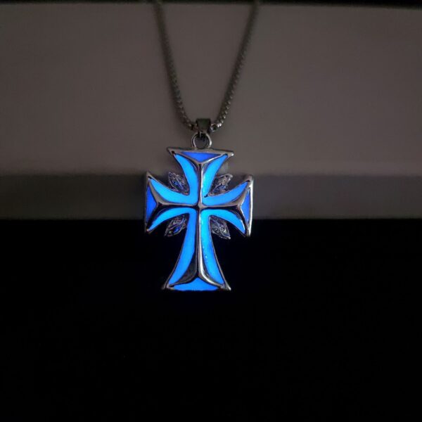 Wholesale Cool glow-in-the-dark cross necklace
