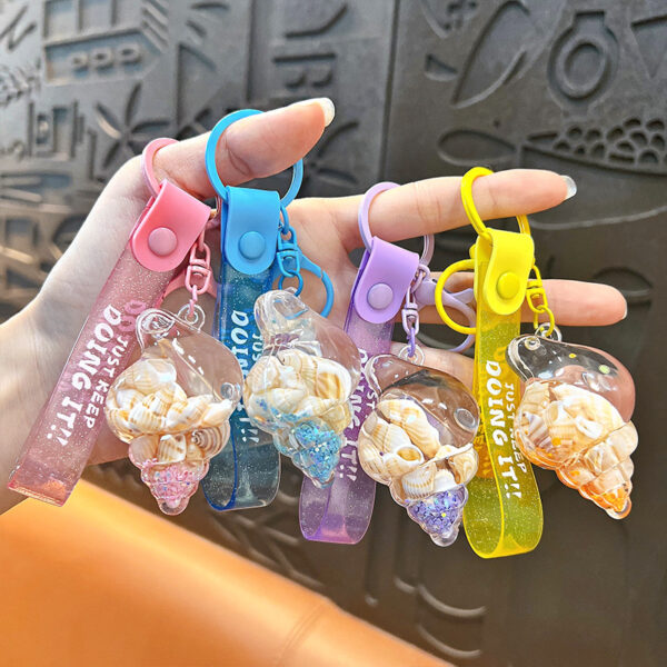 Wholesale Creative oil small conch keychain cute liquid quicksand accessories
