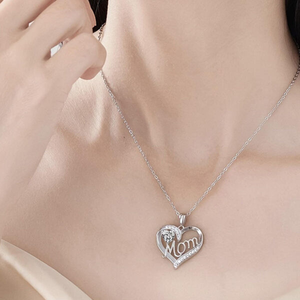Wholesale Mother's Day gift heart-shaped letter 'MoM' necklace jewelry