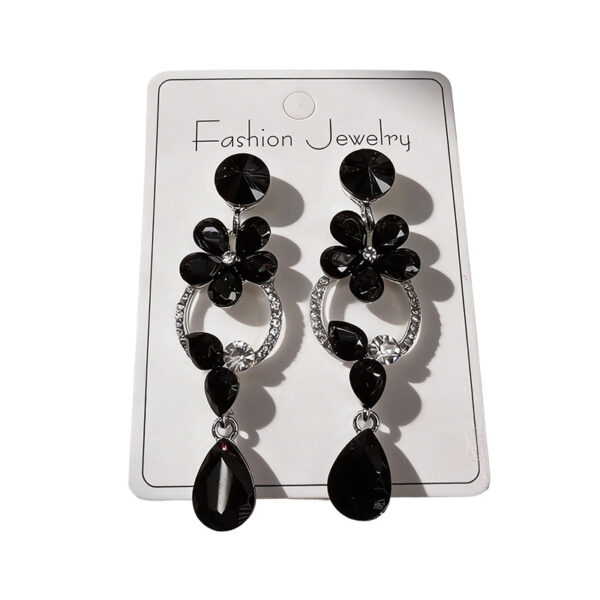 O1CN01reLCHJ276dqRL9QZ8_2221154257748-0-cib Wholesale Luxury full-diamond floral earrings, long teardrop gemstone earrings, retro court style, flattering and versatile earrings.