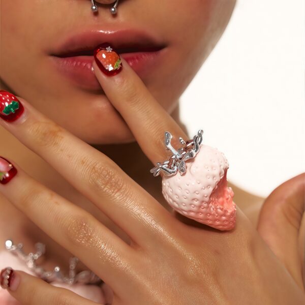 O1CN01rtCEfx271bTFAuSUE_2212092137737-0-cib Wholesale Red Strawberry Sweet Vitality Resin Necklace