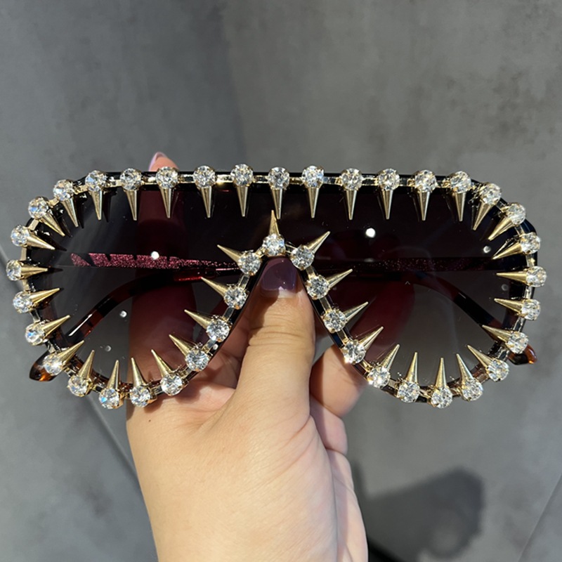 Wholesale European and American Cross-Border Sunglasses for Women, Stage Catwalk Quirky Sunglasses for Men, Punk Modern Uv400 Sunshade Cool