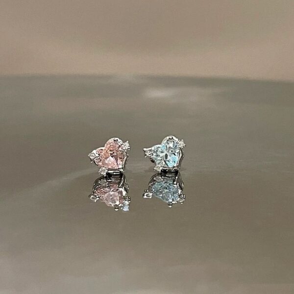 Wholesale Sweet and cool heart-shaped zircon earrings