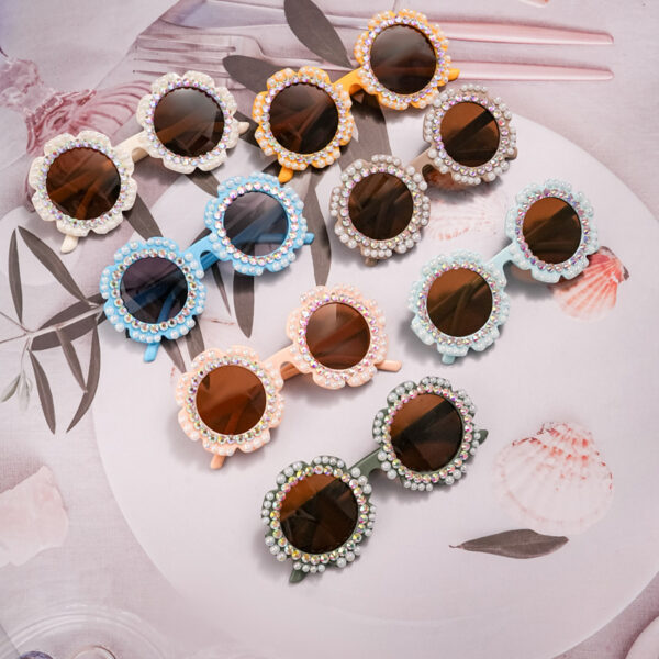 Wholesale Diamond studded children's water diamond flower sunglasses