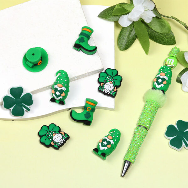 Wholesale St. Patrick's Day Green Clover Hat Focal Beads