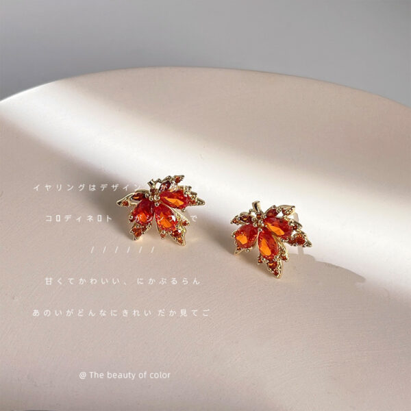 O1CN01sl3nj11UIkyu1iQ4J_2597552495-0-cib Wholesale Micro inlaid zircon red maple leaf silver needle earrings