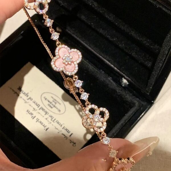 Wholesale Pink Four-leaf Clover Bracelet Micro-inlaid Zircon Hollow Luxury Jewelry