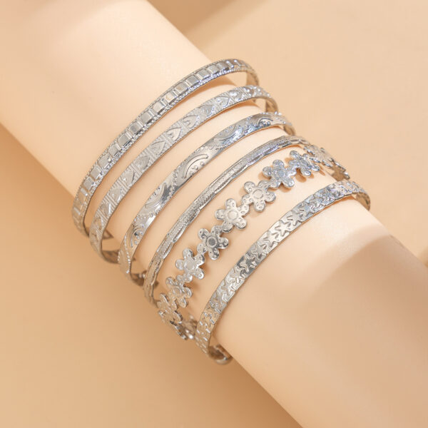Wholesale sweet cool carved pattern flower bracelet metal texture stacked bracelet