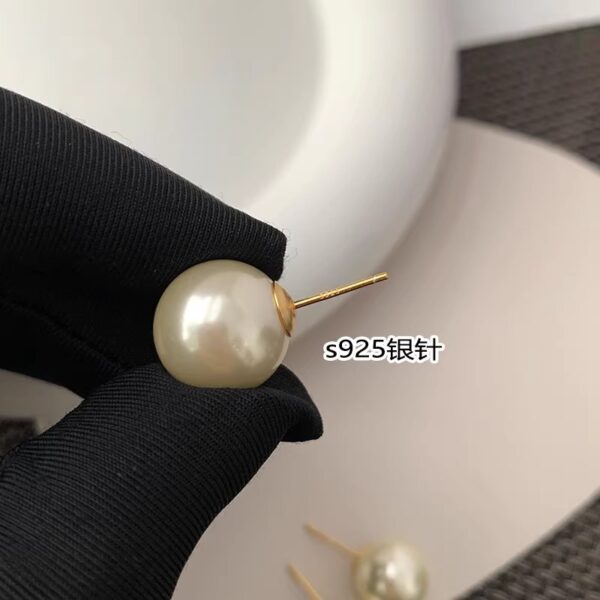 Wholesale 8-14mm milk white pearl round earrings
