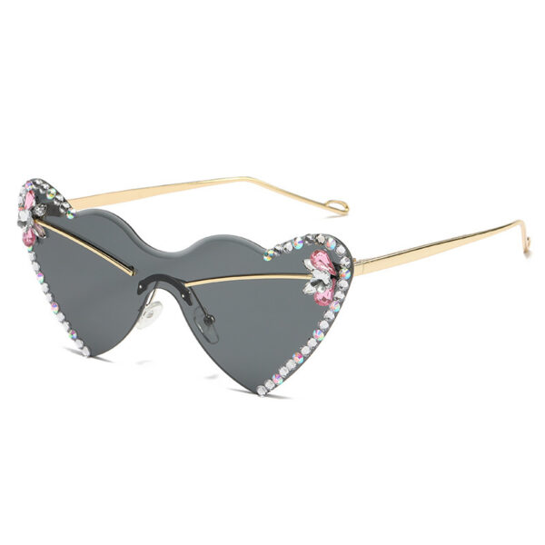 O1CN01txgNNh22DtzPvonMO_2917127087-0-cib Wholesale Diamond studded heart-shaped lens sunglasses