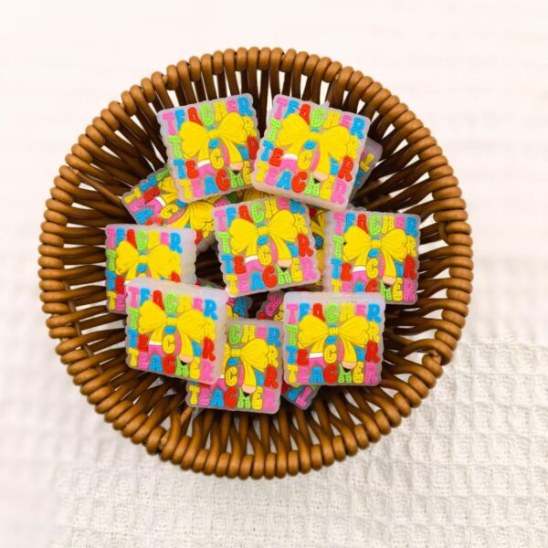 O1CN01u7F8cP2FO3inwLaNl_2216349148869-0-cib Wholesale 10pcs Creative Colorful Letter Bow Gift Box Silicone DIY Beads