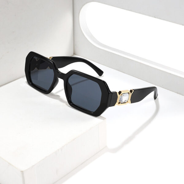 Wholesale Women's Ocean Ribbon Diamond Sunglasses Fashion Box Party Sunglasses