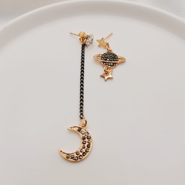 O1CN01ujznt31jEpjHkUu6p_2212072154517-0-cib Wholesale Moon Saturn Pendant Asymmetric Long Earrings